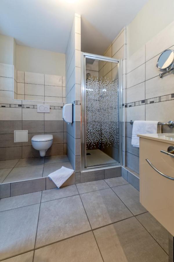 Hotel La Commanderie de Champarey à Bourgoin-Jallieu Extérieur photo