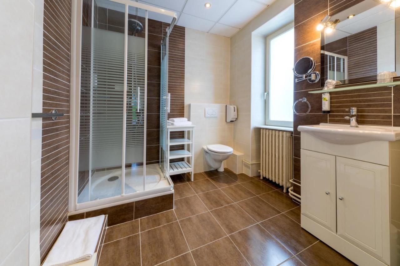 Hotel La Commanderie de Champarey à Bourgoin-Jallieu Extérieur photo